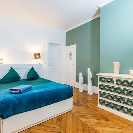 Apartment Avenue Ternes Paris