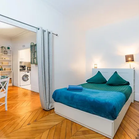 Avenue Ternes Apartment