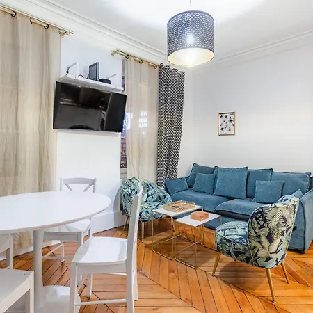 Avenue Ternes Apartment *