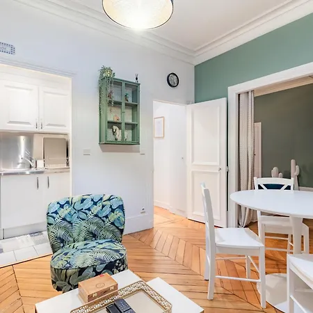 Avenue Ternes Apartment *
