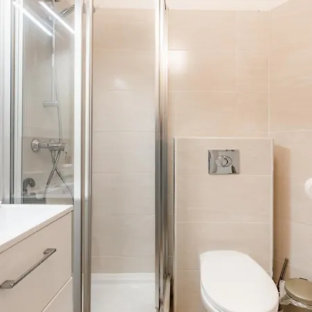 Avenue Ternes Apartment *