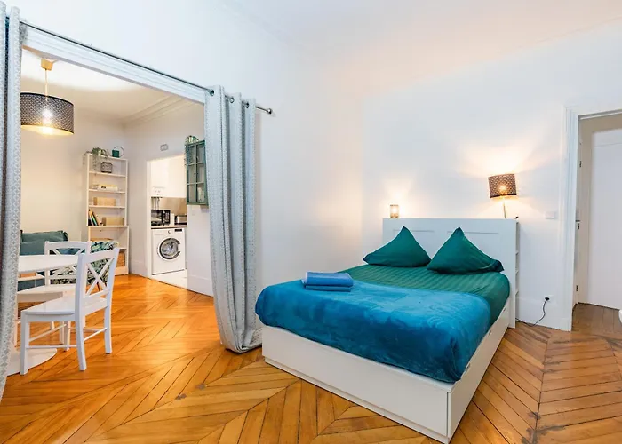 Avenue Ternes Apartment