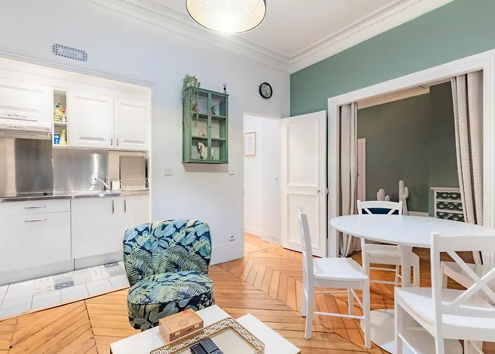 Avenue Ternes Apartment *